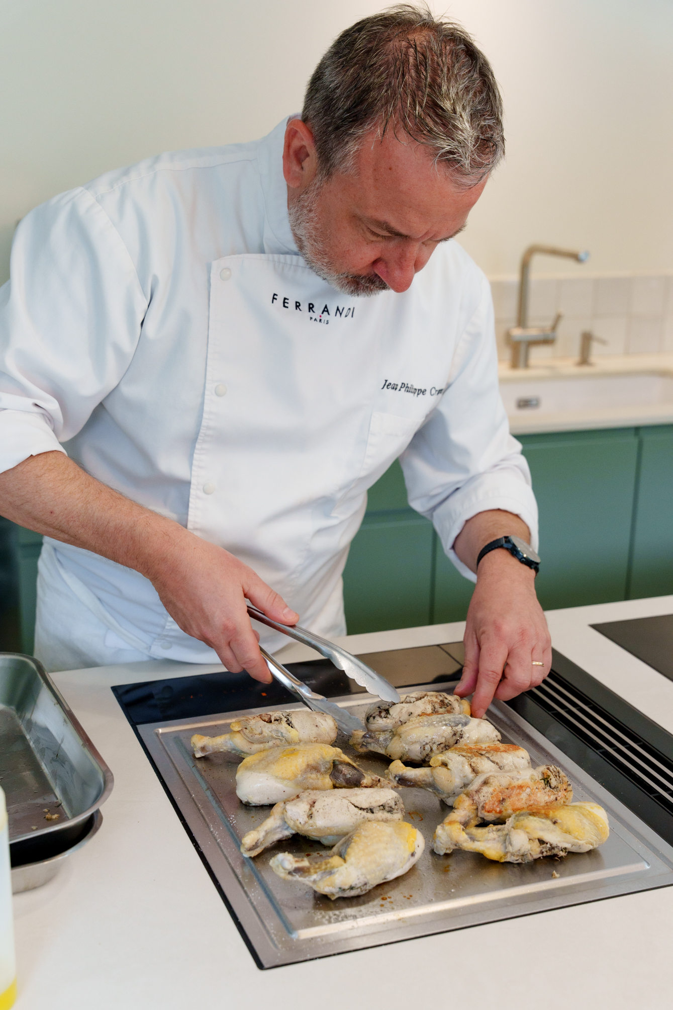 Jean-Philippe Cravea cuisinant chez un client